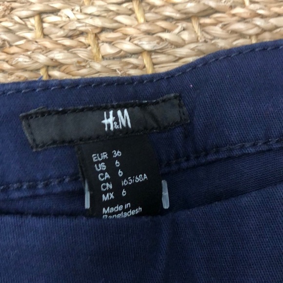 H&M HIGH WAISTED NAVY PANTS SIZE 6 - Picture 2 of 3